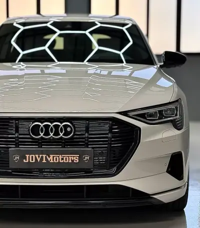 Audi Q8 e-Tron Sportback 2021 - 33950 EUR, 159218 km - AUTO.MOTO.pt - 159218km - foto 15 de 28