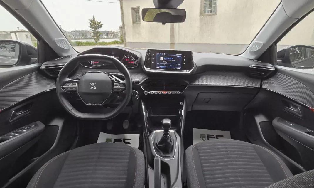 Peugeot 208 2023 - 13950 EUR, 78000 km - AUTO.MOTO.pt - 78000km - foto 8 de 16