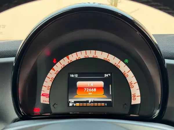 Smart ForTwo Coupé 2019 - 12750 EUR, 70000 km - AUTO.MOTO.pt - 70000km - foto 16 de 27