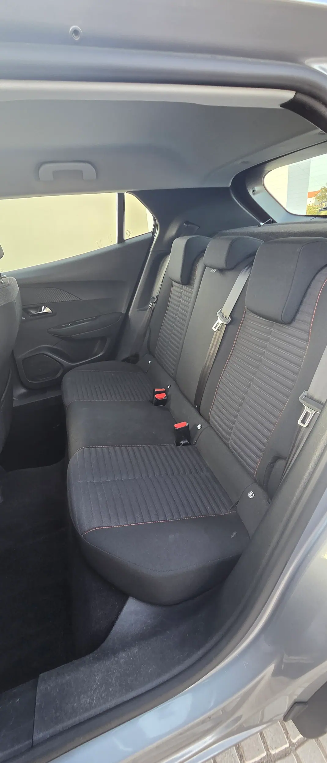 Peugeot 2008 2022 - 16900 EUR, 113000 km - AUTO.MOTO.pt - 113000km - foto 5 de 11