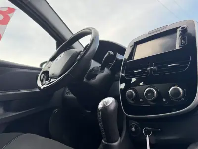 Renault Clio Sport Tourer 2015 - 8990 EUR, 211000 km - AUTO.MOTO.pt - 211000km - foto 29 de 33