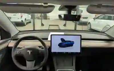 Tesla Model Y 2023 - 43490 EUR, 25000 km - AUTO.MOTO.pt - 25000km - foto 8 de 12