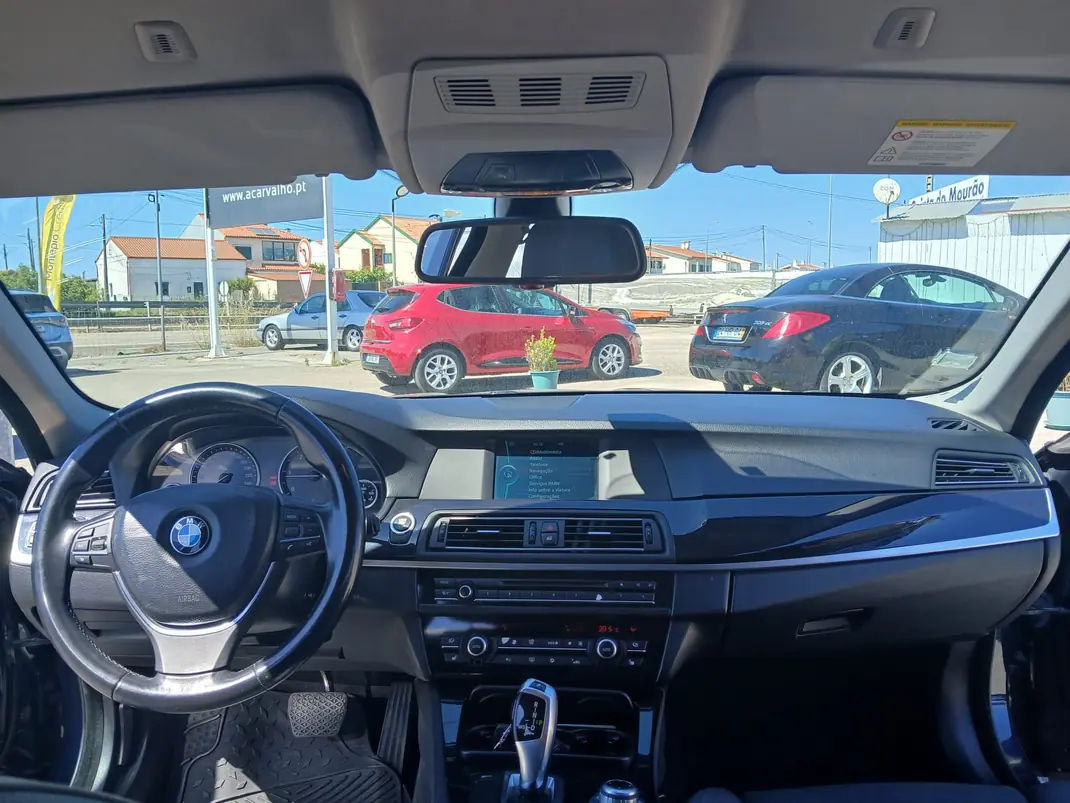 BMW 520 Gran Turismo 2011 - 12800 EUR, 321711 km - AUTO.MOTO.pt - 321711km - foto 5 de 11