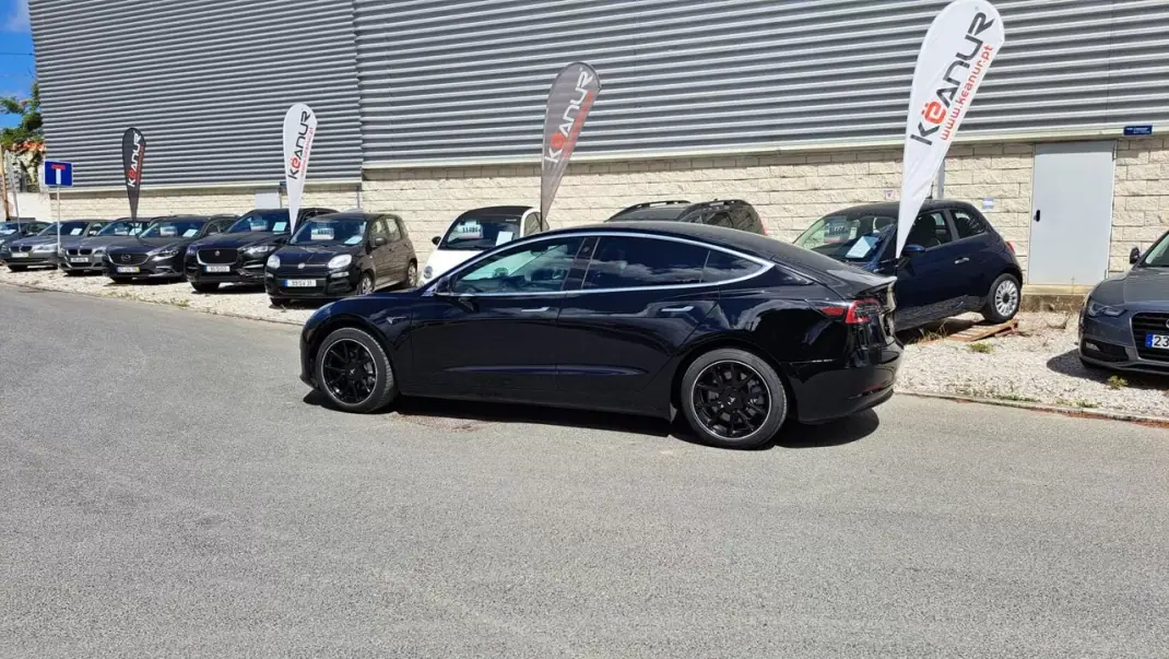Tesla Model 3 2019 - 22500 EUR, 113000 km - AUTO.MOTO.pt - 113000km - foto 26 de 53