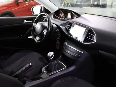 Peugeot 308 SW 2016 - 8900 EUR, 350824 km - AUTO.MOTO.pt - 350824km - foto 10 de 16