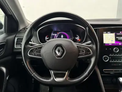 Renault Mégane 2019 - 15990 EUR, 124000 km - AUTO.MOTO.pt - 124000km - foto 9 de 11