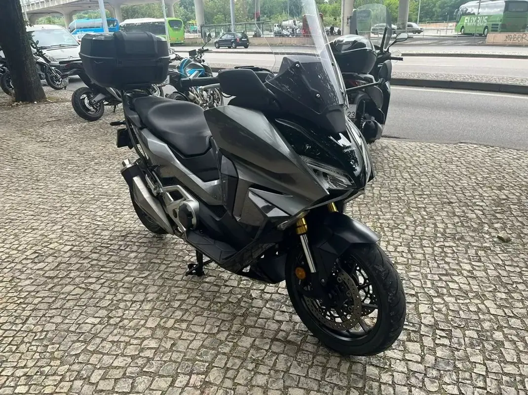 Honda Forza 2023 - 9350 EUR, 11932 km - AUTO.MOTO.pt - 11932km - foto 6 de 12