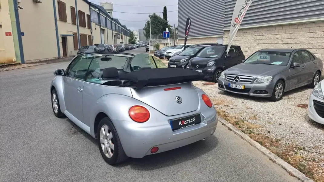 Volkswagen New Beetle Cabriolet 2004 - 9890 EUR, 127830 km - AUTO.MOTO.pt - 127830km - foto 29 de 48
