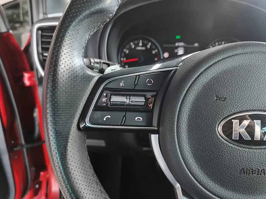 Kia Sportage 2021 - 19750 EUR, 67500 km - AUTO.MOTO.pt - 67500km - foto 26 de 36