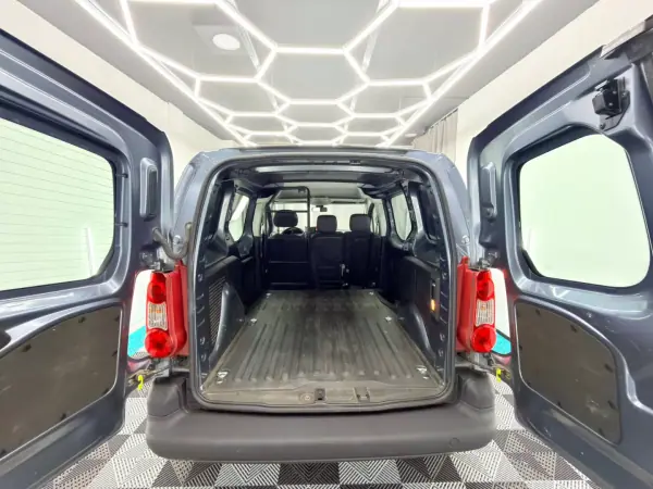Citroën Berlingo 1.6 HDI ,3 Lug. Longa , Iva dedutivel 2011 - 9250 EUR, 111000 km - AUTO.MOTO.pt - 111000km - foto 7 de 16