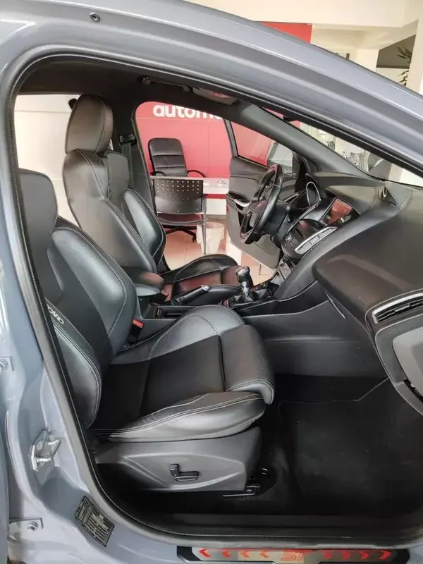 Ford Focus 2015 - 20500 EUR, 125550 km - AUTO.MOTO.pt - 125550km - foto 19 de 40