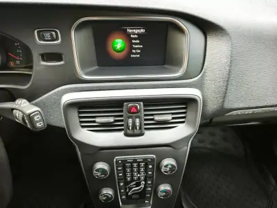 Volvo V40 Cross Country 2017 - 18500 EUR, 100000 km - AUTO.MOTO.pt - 100000km - foto 32 de 34