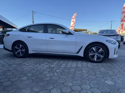 BMW i4 2022 — foto 5 de 45