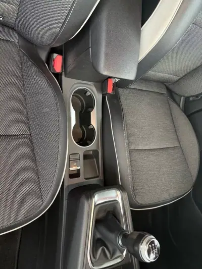 Renault Captur 2020 - 17500 EUR, 30000 km - AUTO.MOTO.pt - 30000km - foto 39 de 48