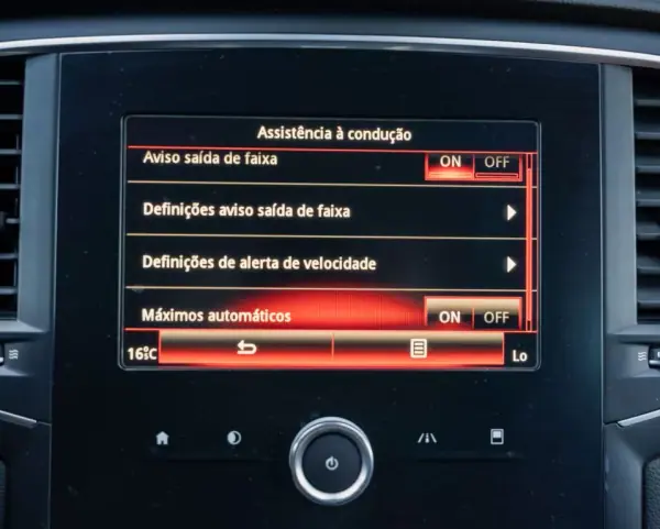 Renault Mégane Sport Tourer 2018 - 15990 EUR, 126740 km - AUTO.MOTO.pt - 126740km - foto 36 de 65