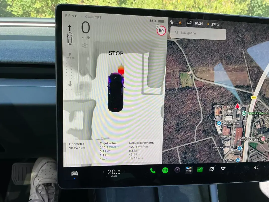 Tesla Model 3 2024 - 35900 EUR, 56621 km - 56621km - foto 10 de 15