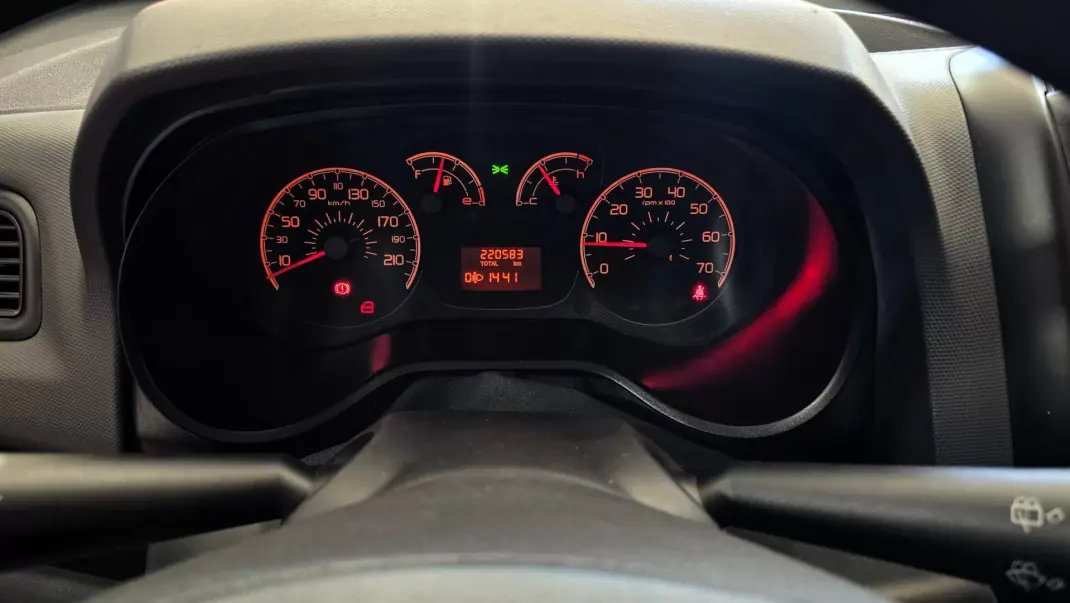 Fiat Doblo 2013 - 7750 EUR, 220583 km - AUTO.MOTO.pt - 220583km - foto 14 de 33