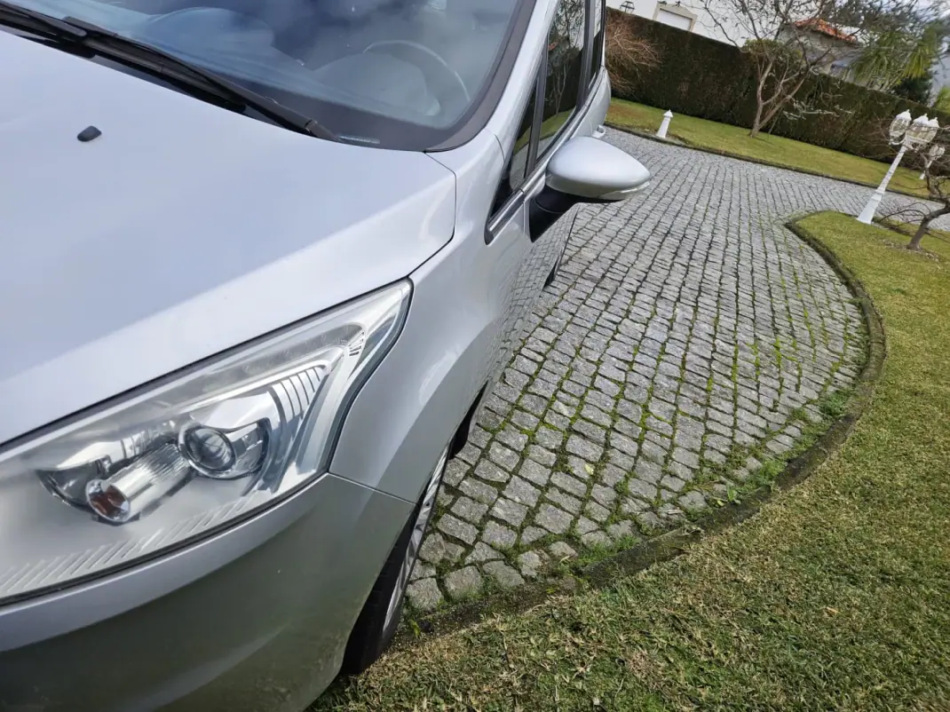 Ford B-Max 2013 - 5900 EUR, 183735 km - AUTO.MOTO.pt - 183735km - foto 7 de 8