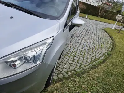 Ford B-Max 2013 - 5900 EUR, 183735 km - AUTO.MOTO.pt - 183735km - foto 7 de 8