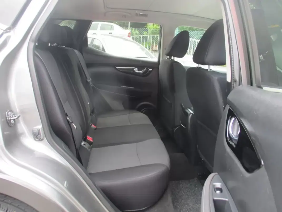 Nissan Qashqai 2016 - 13990 EUR, 190000 km - 190000km - foto 23 de 25