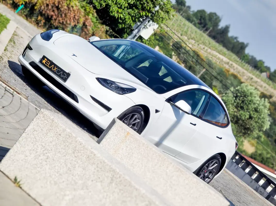 Tesla Model 3 2021 - 24990 EUR, 113300 km - AUTO.MOTO.pt - 113300km - foto 10 de 26