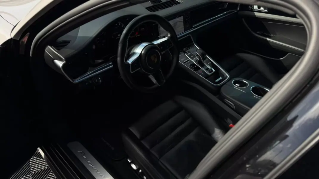 Porsche Panamera Sport Turismo 2018 - 72900 EUR, 99200 km - AUTO.MOTO.pt - 99200km - foto 8 de 16