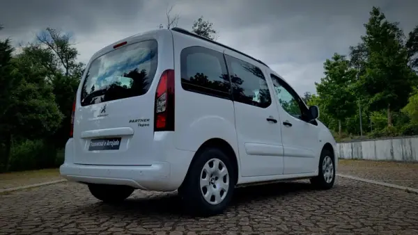 Peugeot Partner 2018 - 14900 EUR, 160000 km - AUTO.MOTO.pt - 160000km - foto 20 de 23