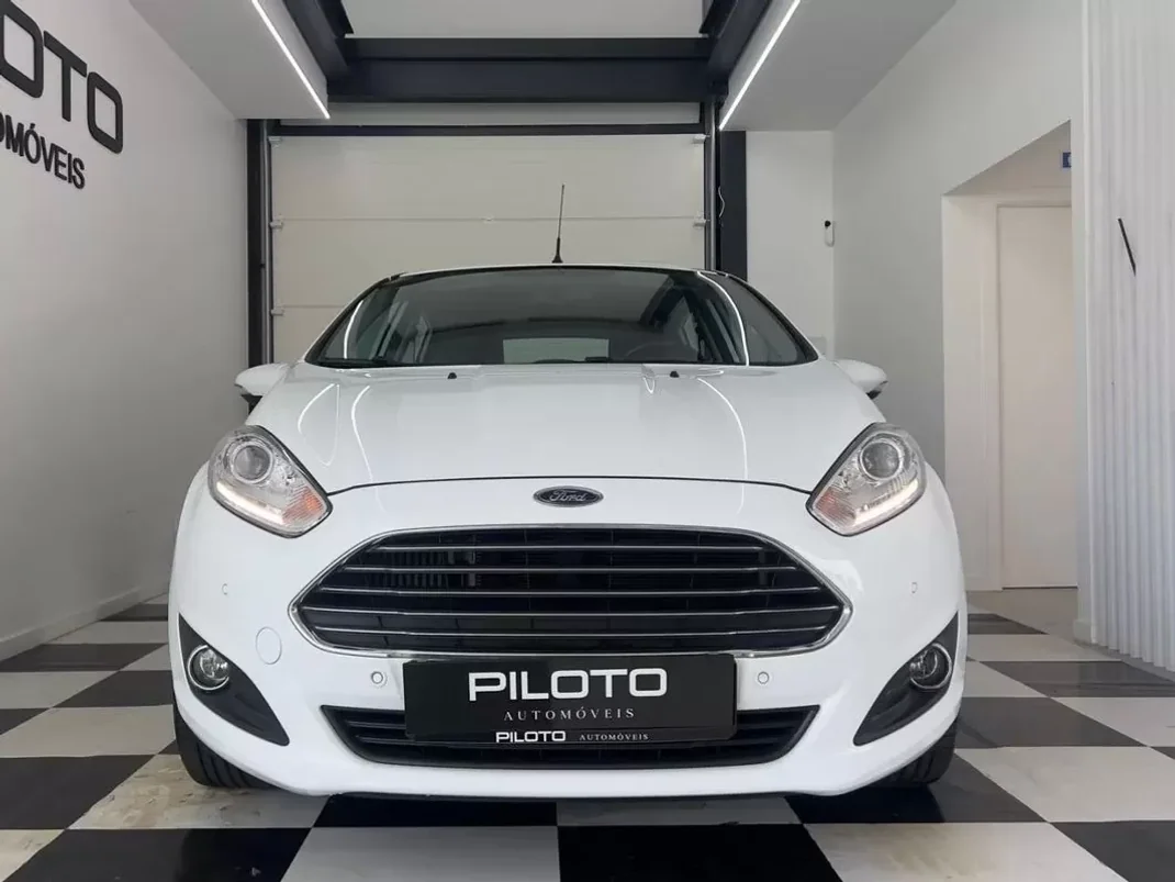 Ford Fiesta 2015 - 9990 EUR, 126498 km - AUTO.MOTO.pt - 126498km - foto 3 de 23