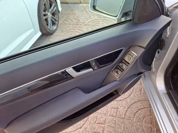 Mercedes-Benz C 200 2011 - 11500 EUR, 221260 km - AUTO.MOTO.pt - 221260km - foto 14 de 32