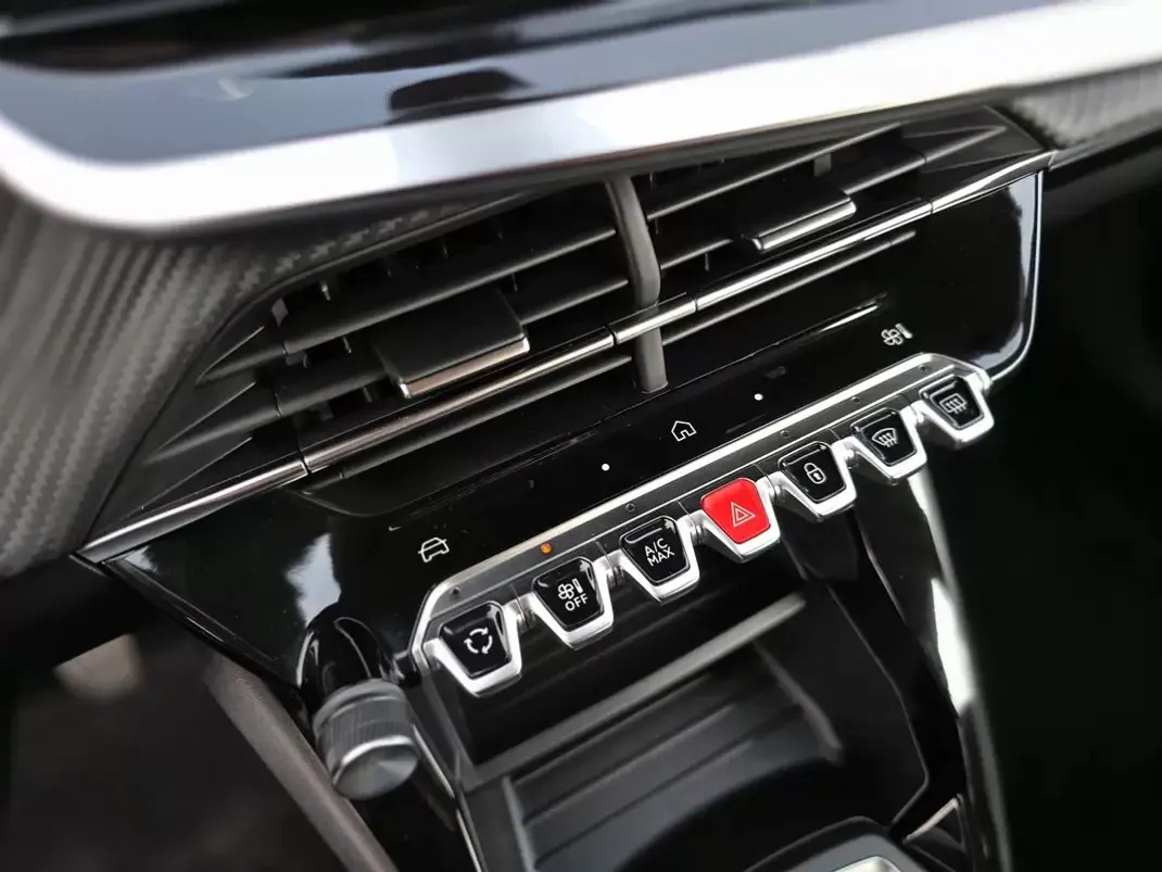 Peugeot 2008 2024 - 18500 EUR, 10965 km - AUTO.MOTO.pt - 10965km - foto 22 de 34