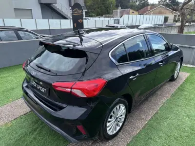 Ford Focus 2018 - 10900 EUR, 100000 km - AUTO.MOTO.pt - 100000km - foto 11 de 56