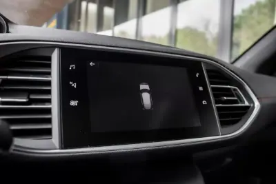 Peugeot 308 2020 - 17990 EUR, 142466 km - AUTO.MOTO.pt - 142466km - foto 45 de 45