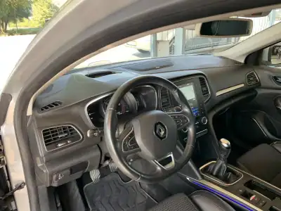 Renault Mégane 2017 - 16750 EUR, 88269 km - AUTO.MOTO.pt - 88269km - foto 11 de 35