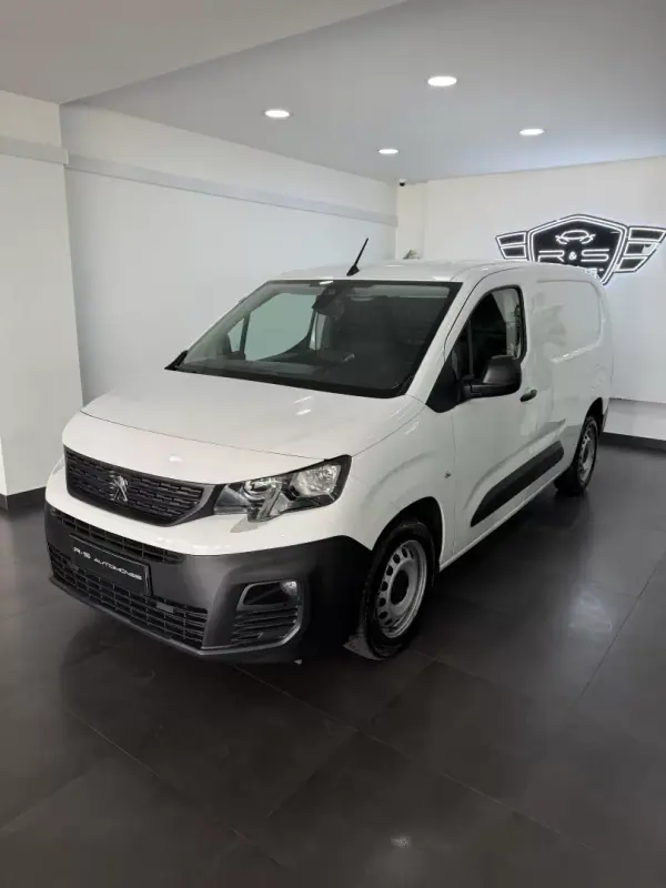 Peugeot Partner 2022 - 13500 EUR, 114000 km - AUTO.MOTO.pt - 114000km - foto 2 de 13
