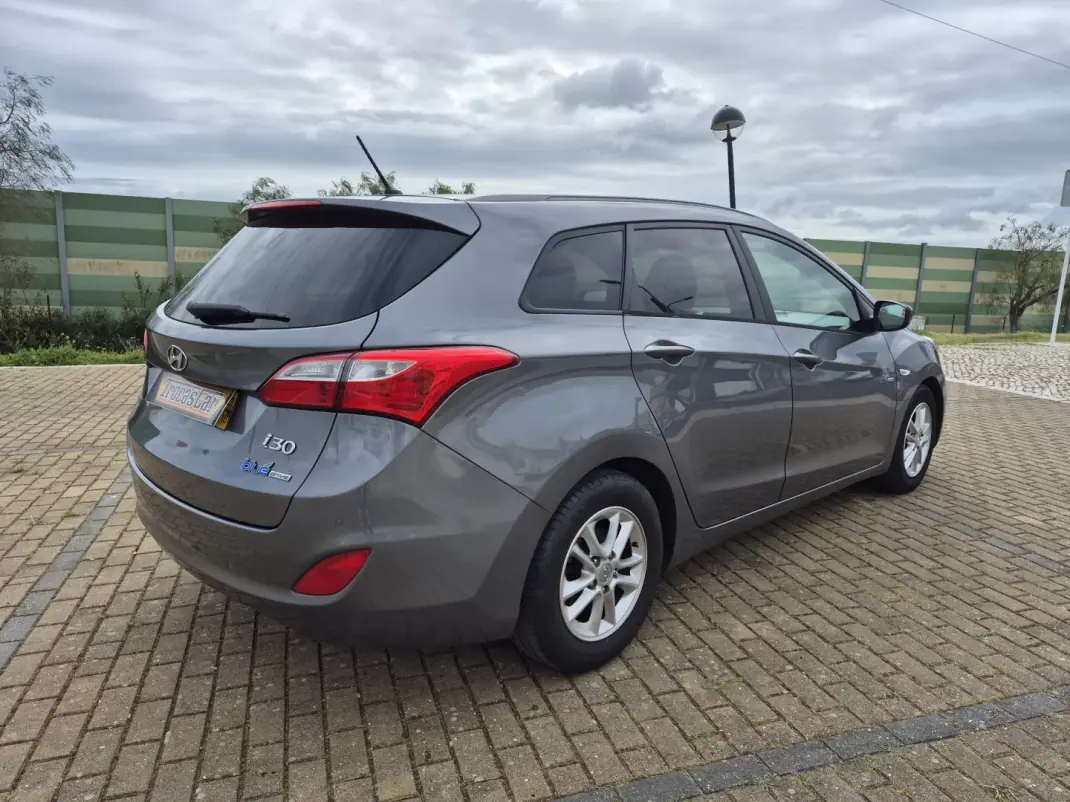 Hyundai i30 SW 2013 - 6890 EUR, 200850 km - AUTO.MOTO.pt - 200850km - foto 7 de 19