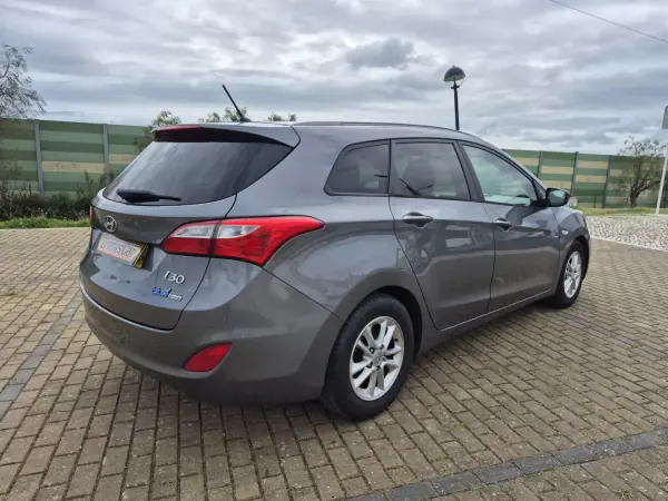 Hyundai i30 SW 2013 - 6890 EUR, 200850 km - AUTO.MOTO.pt - 200850km - foto 7 de 19