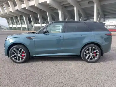Land Rover Range Rover Sport 2023 - 129990 EUR, 20427 km - AUTO.MOTO.pt - 20427km - foto 2 de 33