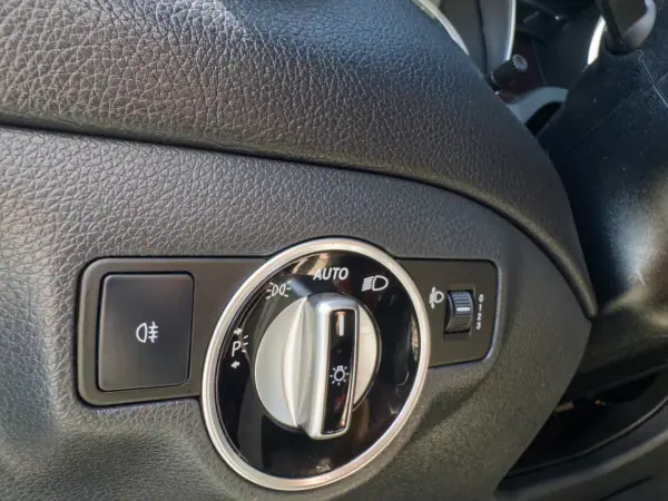 Mercedes-Benz CLA 180 2018 - 17990 EUR, 139000 km - AUTO.MOTO.pt - 139000km - foto 21 de 42