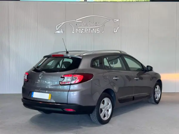 Renault Mégane 2010 - 5990 EUR, 268926 km - AUTO.MOTO.pt - 268926km - foto 6 de 18