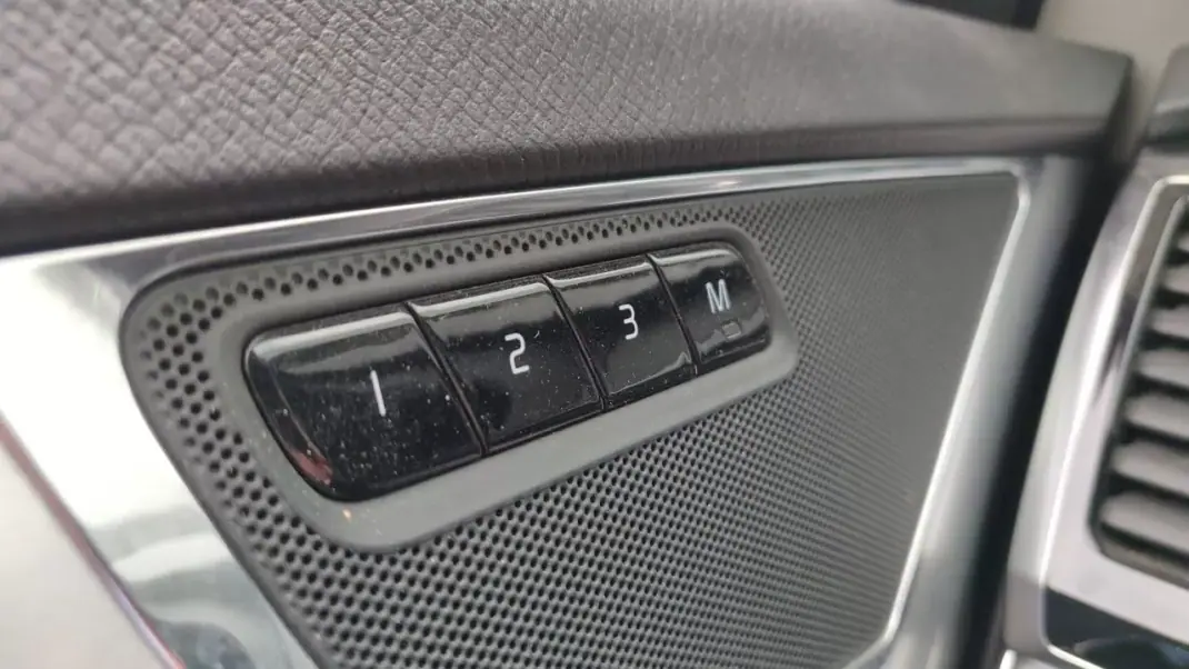 Volvo XC 90 2015 - 25890 EUR, 255209 km - 255209km - foto 10 de 10