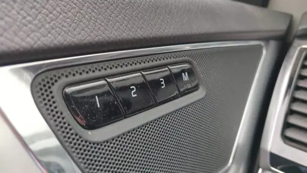 Volvo XC 90 2015 - 25890 EUR, 255209 km - AUTO.MOTO.pt - 255209km - foto 10 de 10