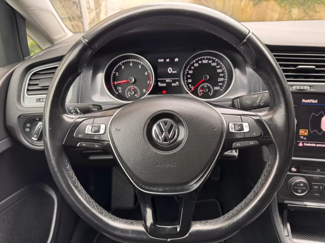 Volkswagen Golf 2017 - 14500 EUR, 123332 km - AUTO.MOTO.pt - 123332km - foto 11 de 26
