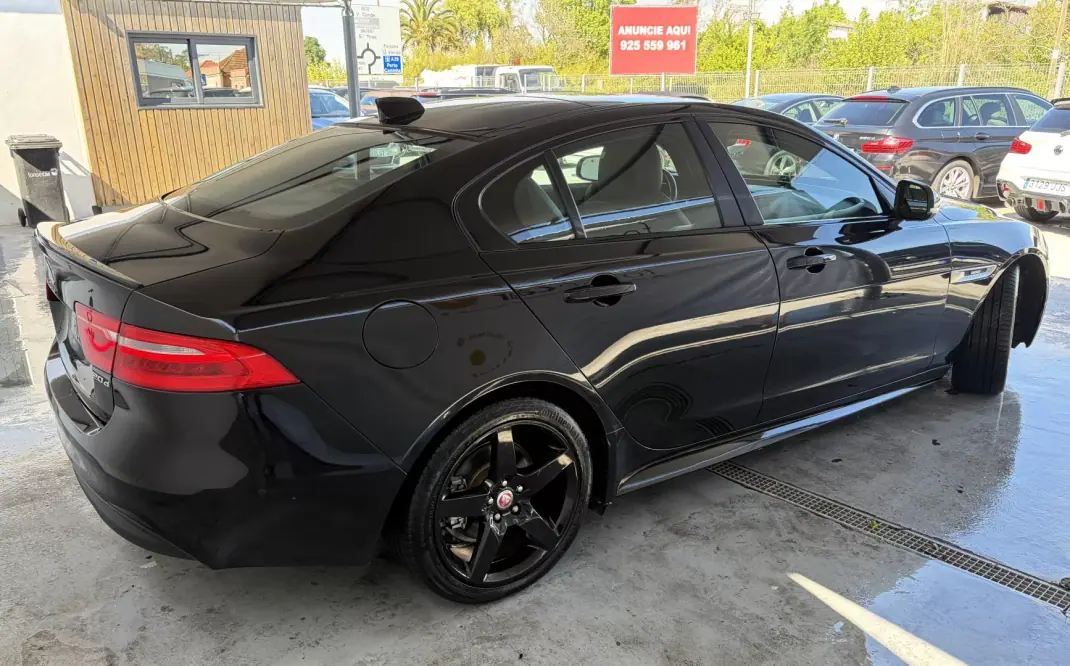 Jaguar XE 2016 - 16990 EUR, 187630 km - AUTO.MOTO.pt - 187630km - foto 5 de 9