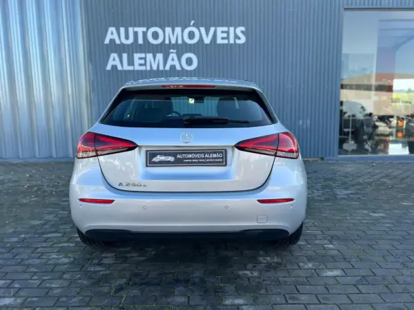 Mercedes-Benz A 250e 2021 - 26950 EUR, 74456 km - AUTO.MOTO.pt - 74456km - foto 6 de 17