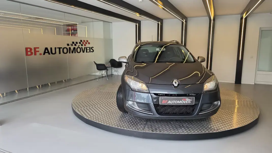 Renault Mégane Sport Tourer 2010 - 6900 EUR, 266834 km - AUTO.MOTO.pt - 266834km - foto 10 de 45