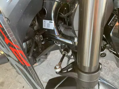 KTM Duke 990 R 2021 - 7950 EUR, 5429 km - AUTO.MOTO.pt - 5429km - foto 12 de 18