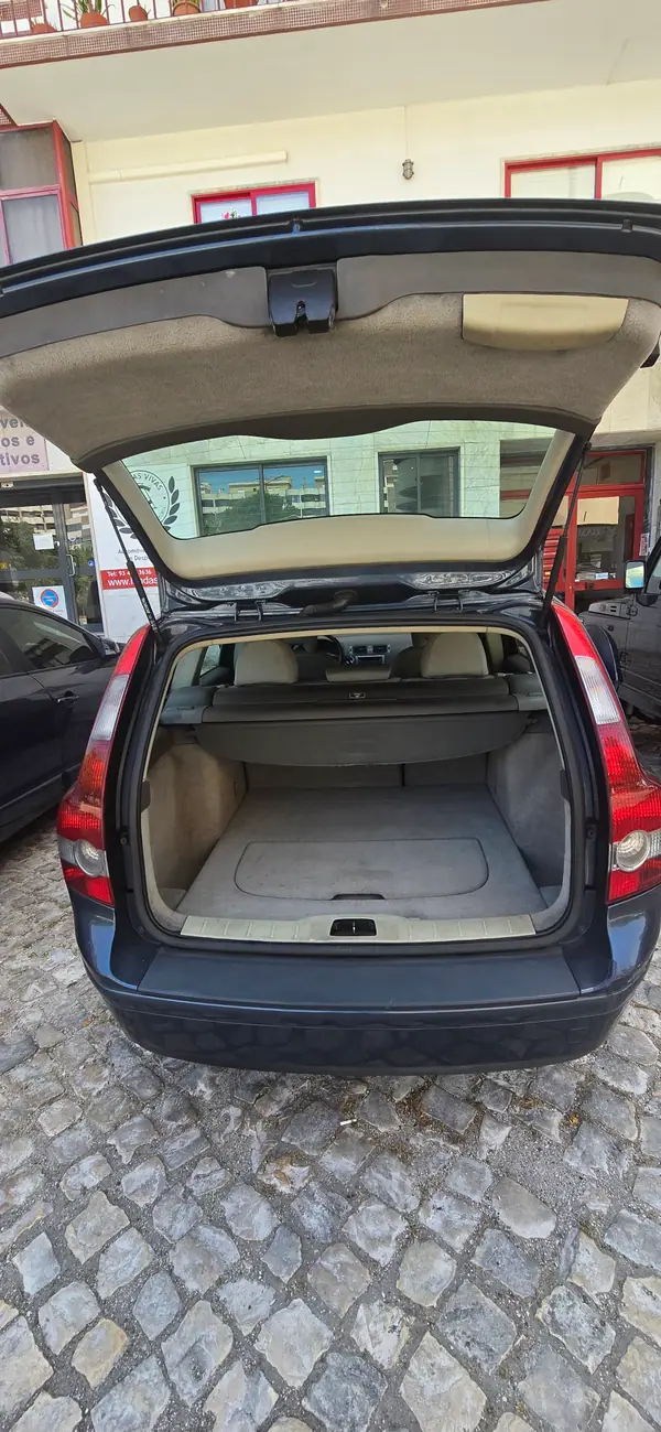 Volvo V50 2007 - 3990 EUR, 228 km - AUTO.MOTO.pt - 228km - foto 6 de 13