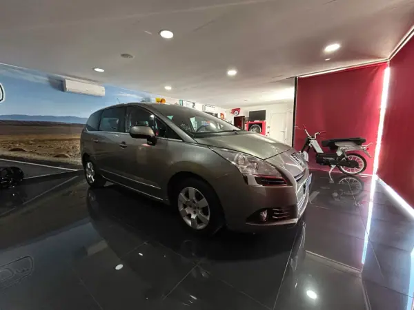 Peugeot 5008 2010 - 8950 EUR, 230534 km - AUTO.MOTO.pt - 230534km - foto 8 de 22