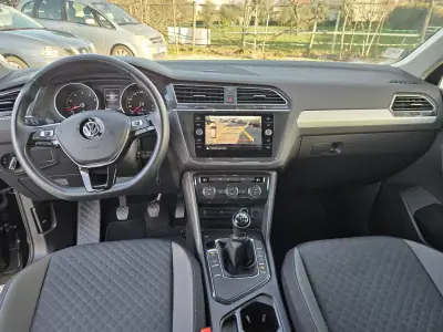 Volkswagen Tiguan 2019 - 24500 EUR, 49800 km - AUTO.MOTO.pt - 49800km - foto 10 de 17