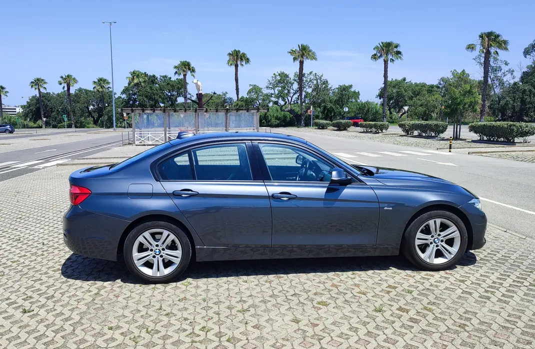 BMW 318 2016 - 16900 EUR, 140000 km - AUTO.MOTO.pt - 140000km - foto 6 de 12